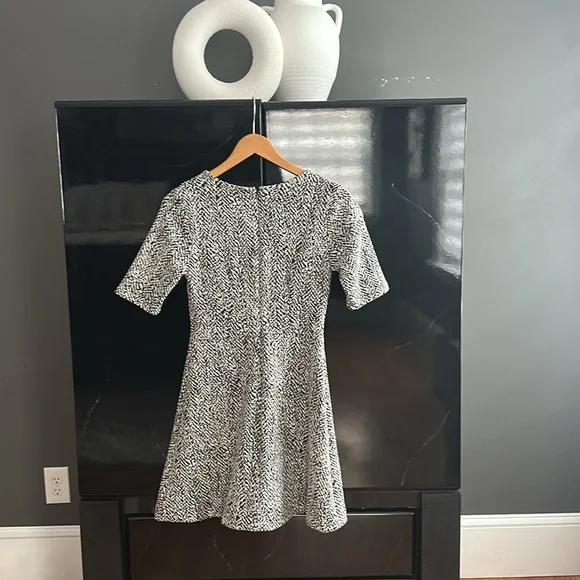 Banana Republic , size 0, bl/wh tweed dress - Picture 2 of 6